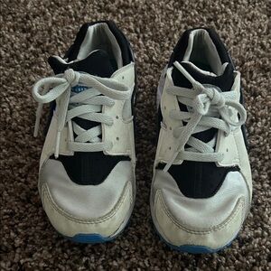 Nike Kids Black and White Sneakers with Blue Accents